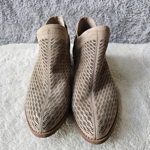 Vince Camuto Women's Clorieea Perforated Suede Shootie Booties Size 8.5M‎ Taupe - Picture 3 of 7